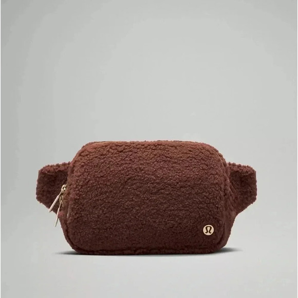 NWT LULULEMON BROWN 2L EVERYWHERE BELT BAG FUZZY. No longer available in stores - Picture 2 of 5
